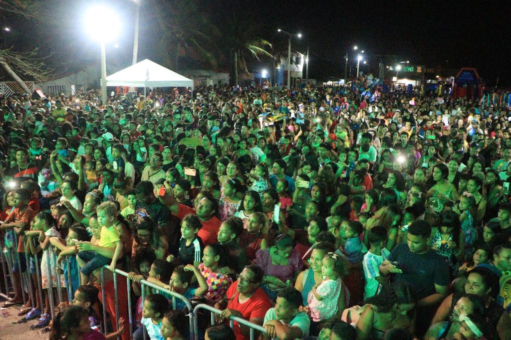 Eudes Barros reúne milhares de pessoas na Festa das Crianças no Viva Raposa