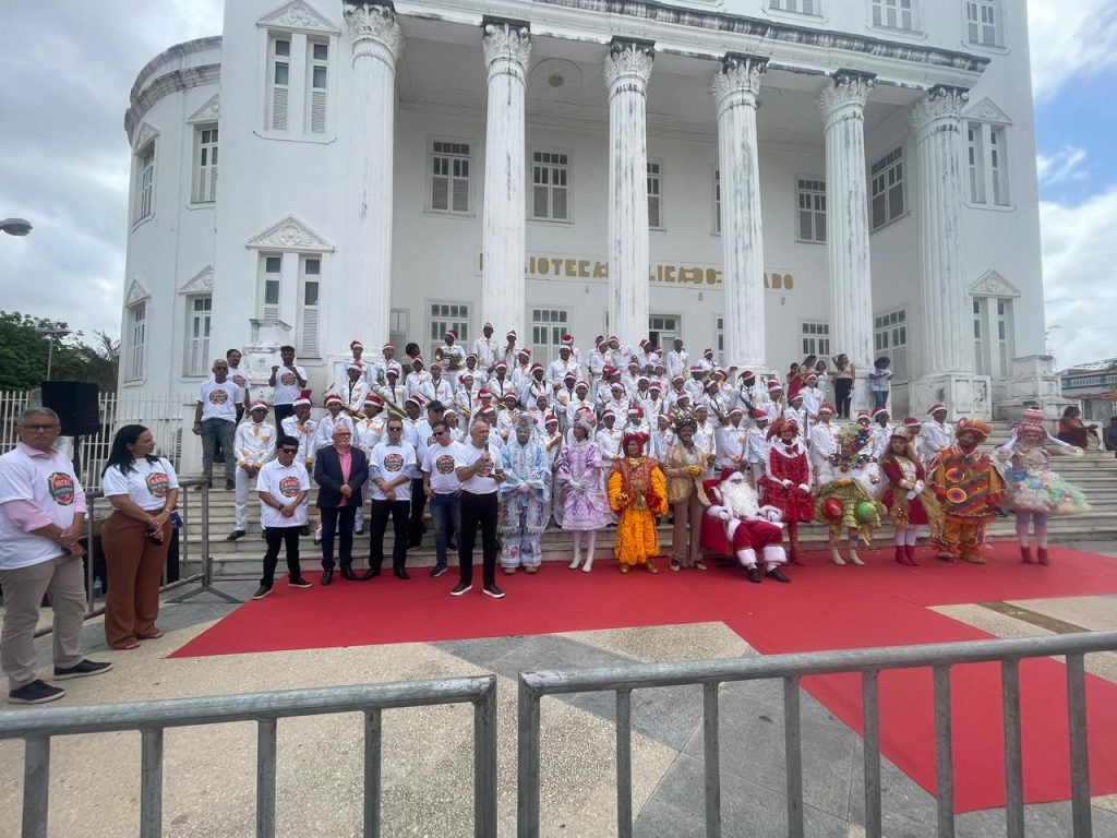 CDL São Luís abre Natal Show de Prêmios com cortejo especial na Rua Grande