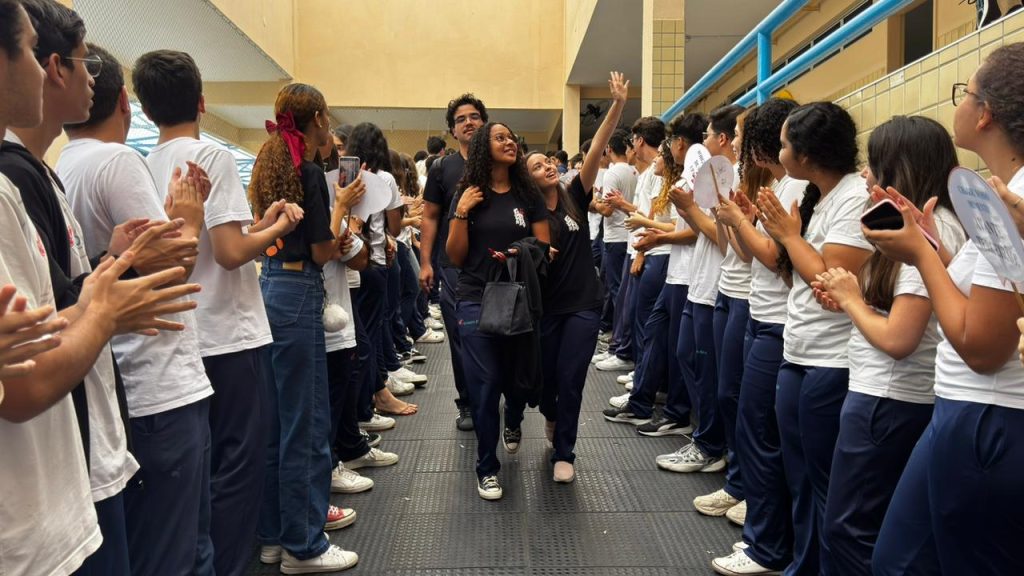 Escola Upaon-Açu promove corredor das boas vibrações para estudantes que farão o Enem