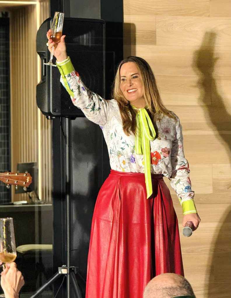 Paulinha Lobão estreia videocast “PoderRosa” com foco na força e diversidade do feminino