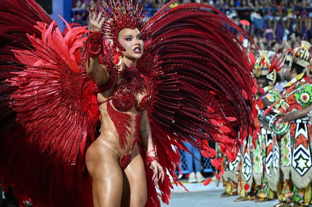 Tapa-sexo de Virgínia solta na avenida, Viradouro e Mocidade campeãs e Salvador vive polêmicas nos trios