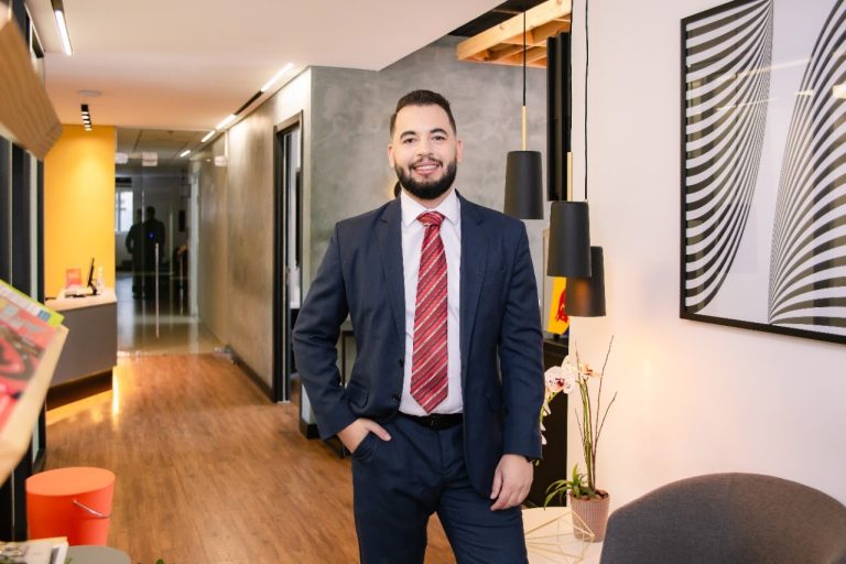 Chega de fingir, a saúde mental virou problema das empresas