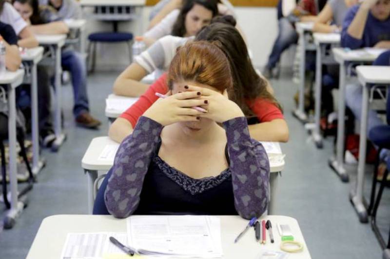 Enem: Alunos Barrados Em Sala Lotada E Redação Sobre Saúde Mental