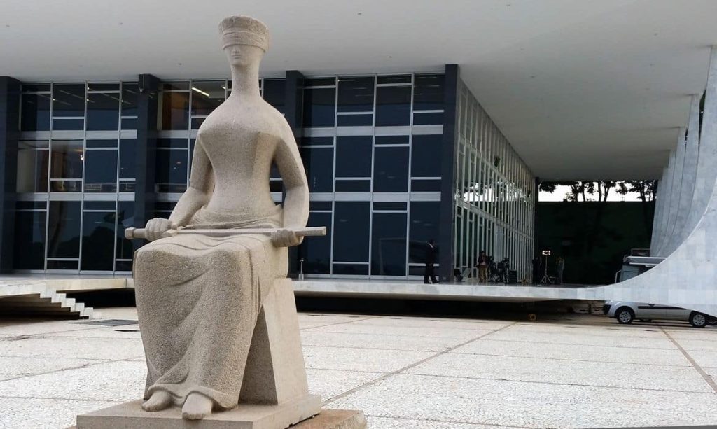 STF – Com a aposentadoria do ministro Barroso, a vaga deveria ser preenchida, de preferência, por uma mulher