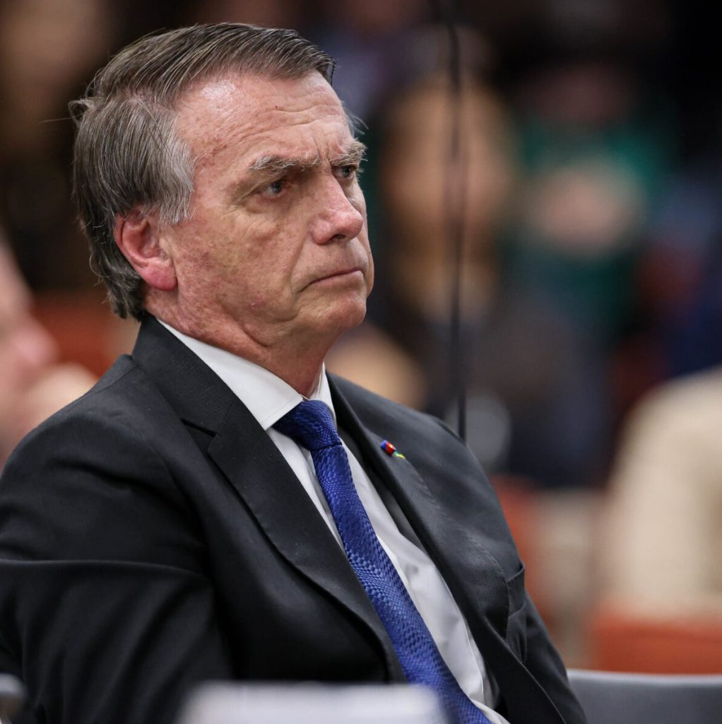 Partido Liberal suspende funções e salário de Jair Bolsonaro