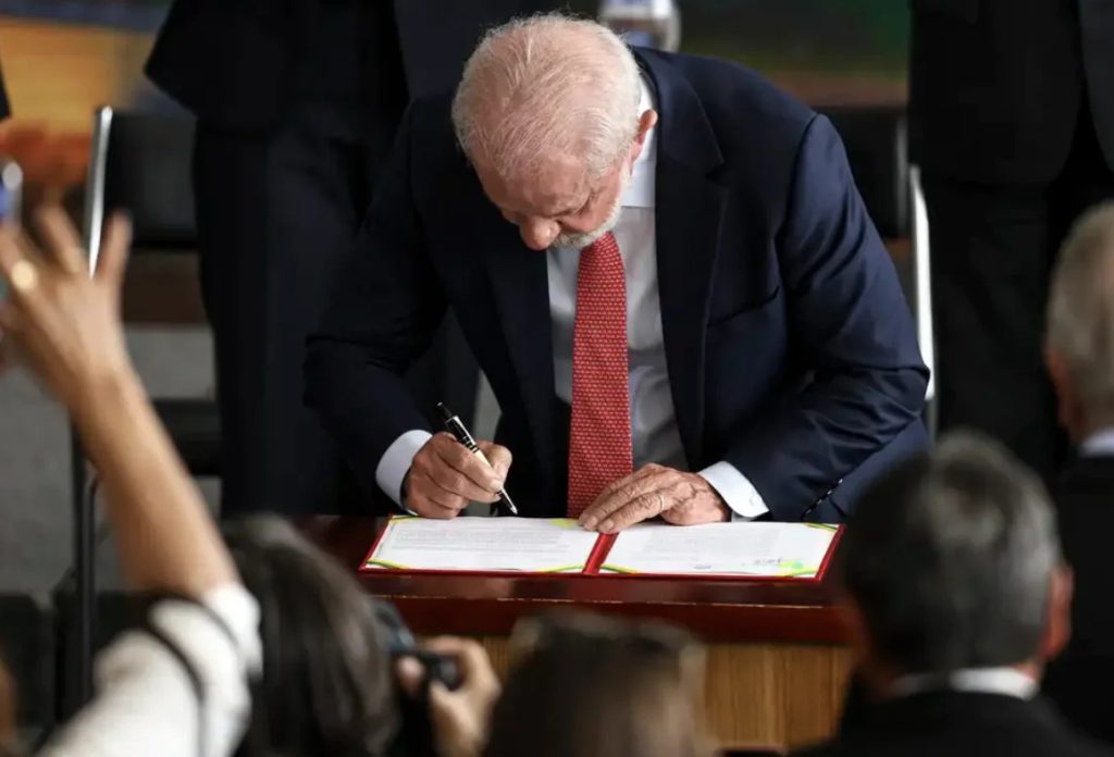 Lei com regras mais duras para devedores é sancionada por Lula, com vetos