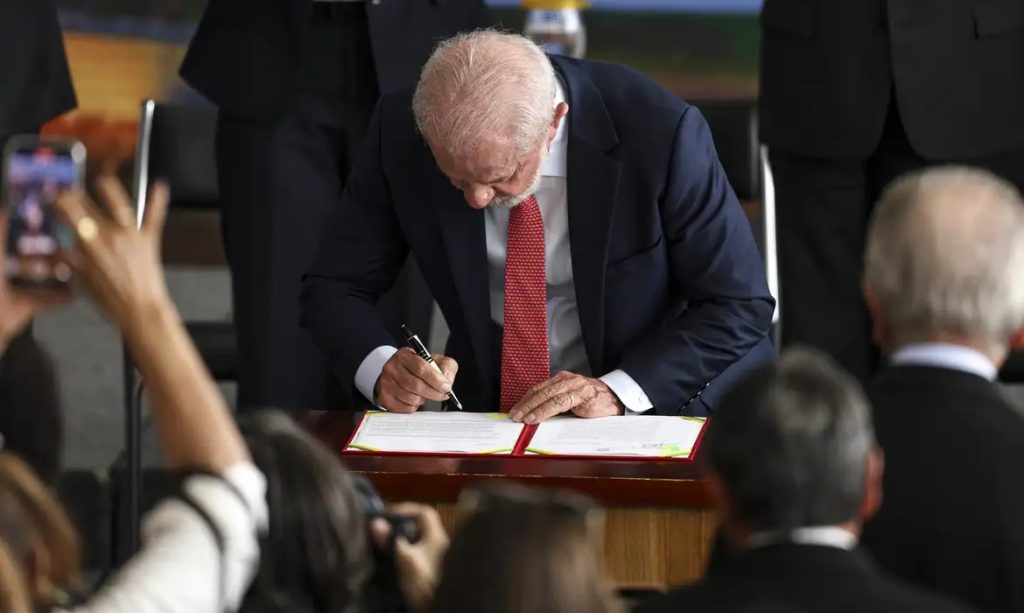 Lula veta integralmente projeto que alterava regras da dosimetria