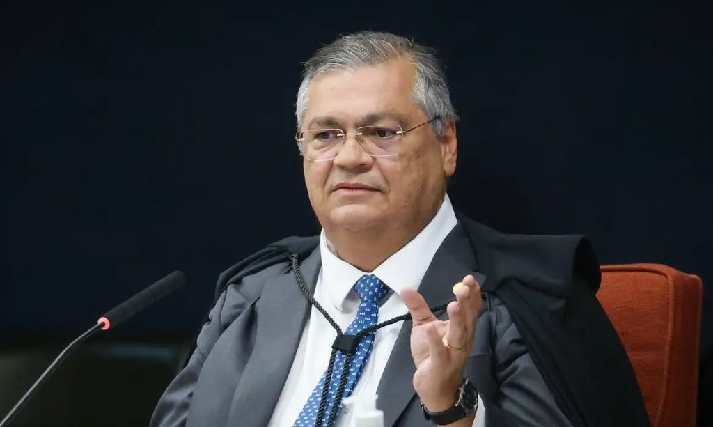 Decisão de Flávio Dino suspende penduricalhos salariais nos Três Poderes