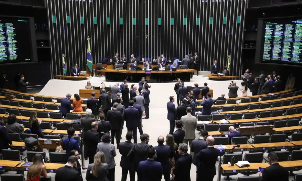 Projeto antifacção é aprovado e prevê punições mais rígidas
