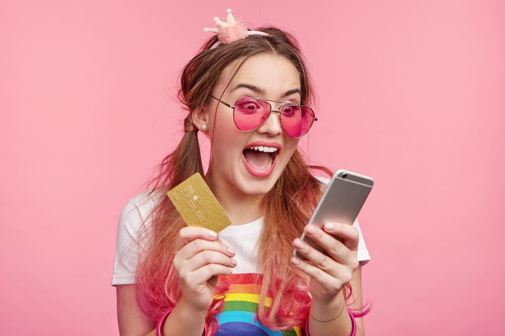 Carnaval: como aproveitar a festa sem cair em golpes digitais