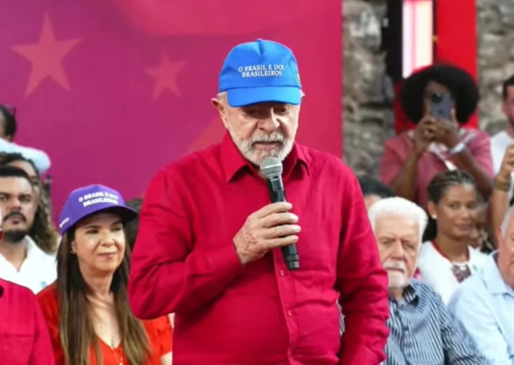 Lula diz que eleição será uma guerra e descarta imagem de “Lulinha paz e amor”