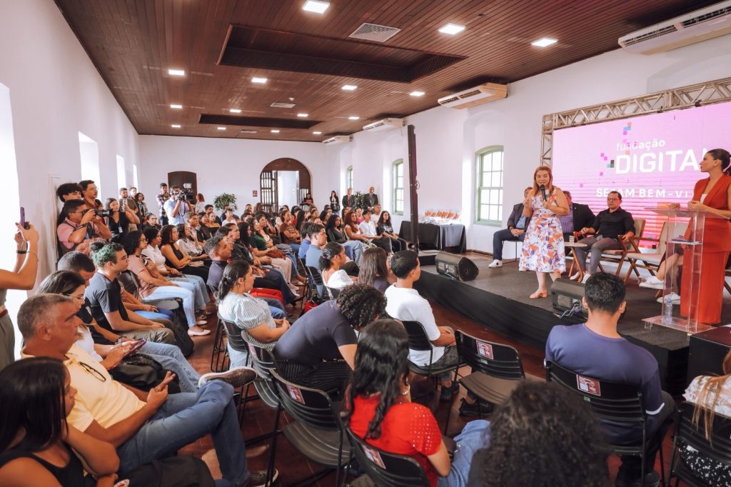 Iracema Vale reforça apoio na aula inaugural do Projeto Fundação Digital