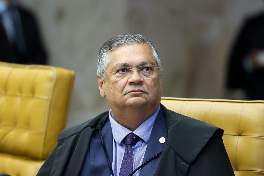 Dino mira fim da aposentadoria compulsória como punição no Judiciário