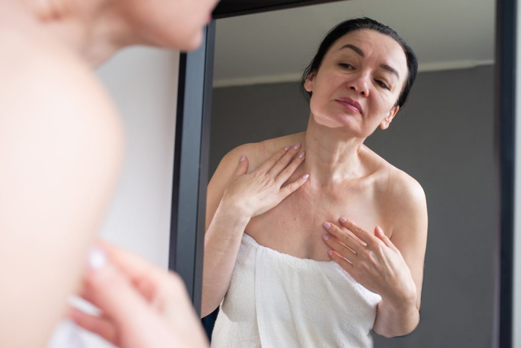 Quando os hormônios caem, a pele sente: os efeitos da menopausa na saúde e na estética