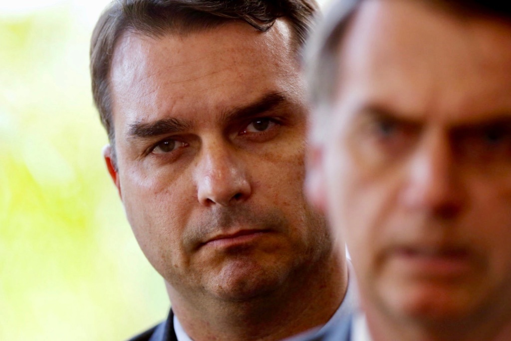 Flávio nega financiamento irregular de filme sobre Bolsonaro: “Fake”