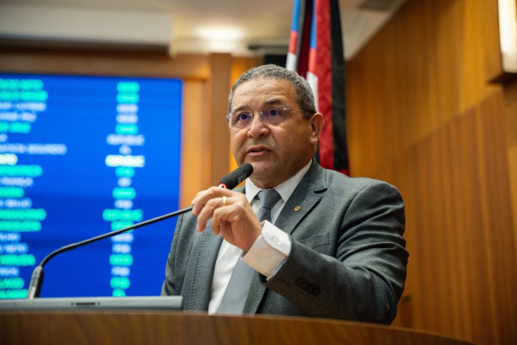 Jotta Pinto expõe pontos de alagamento e critica prejuízos à população em São Luís