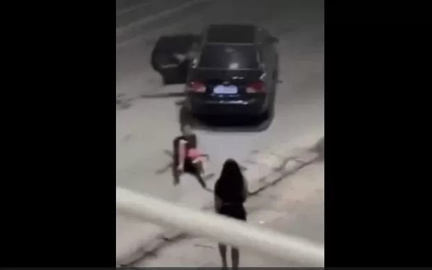 Assaltante rouba mulher e cai de carro durante fuga na Av. São Luís Rei de França