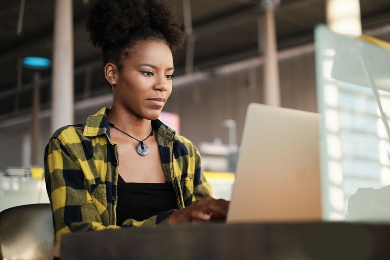 Presença feminina atinge 39,1% nos empregos de grandes estabelecimentos no Maranhão