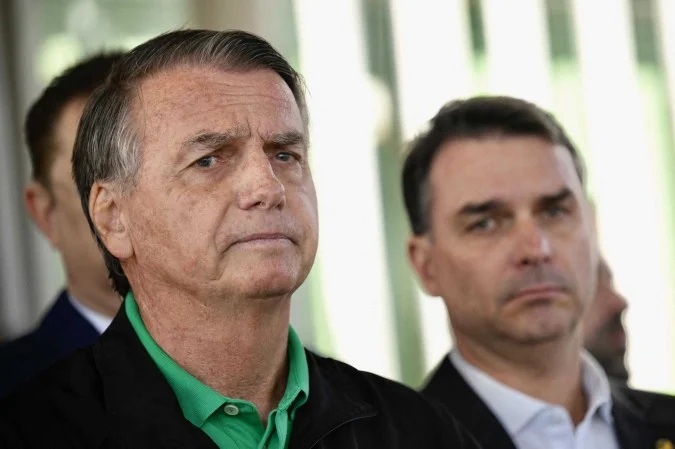 Para Flávio Bolsonaro, Eduardo Bolsonaro terá papel central na formação da chapa ao Senado em SP