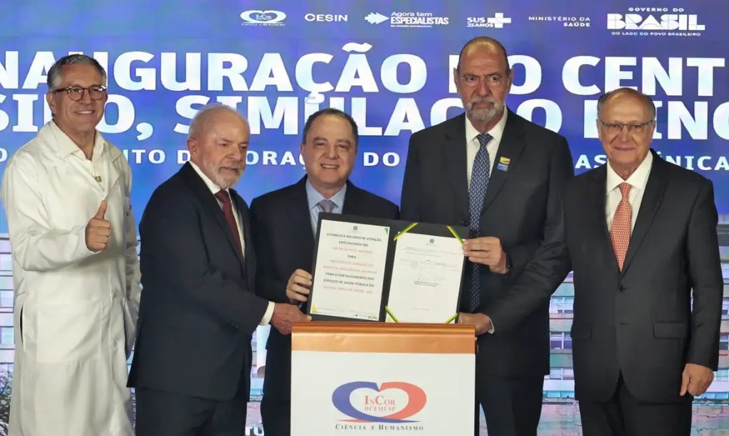 Lula oficializa lei sobre marco regulatório da vacina contra o câncer