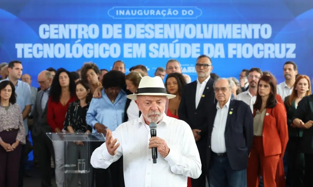 “Brasil não é menor que ninguém”, diz Lula ao defender competitividade do país
