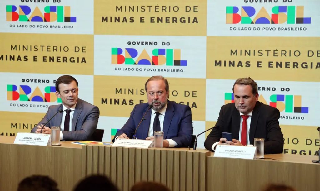 União libera subsídio de até R$ 0,89 para conter alta dos combustíveis
