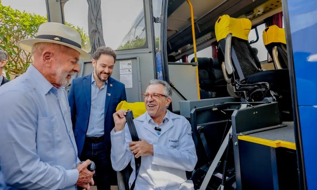Lula anuncia investimento recorde de R$ 2,2 bilhões em tratamentos contra o câncer no SUS