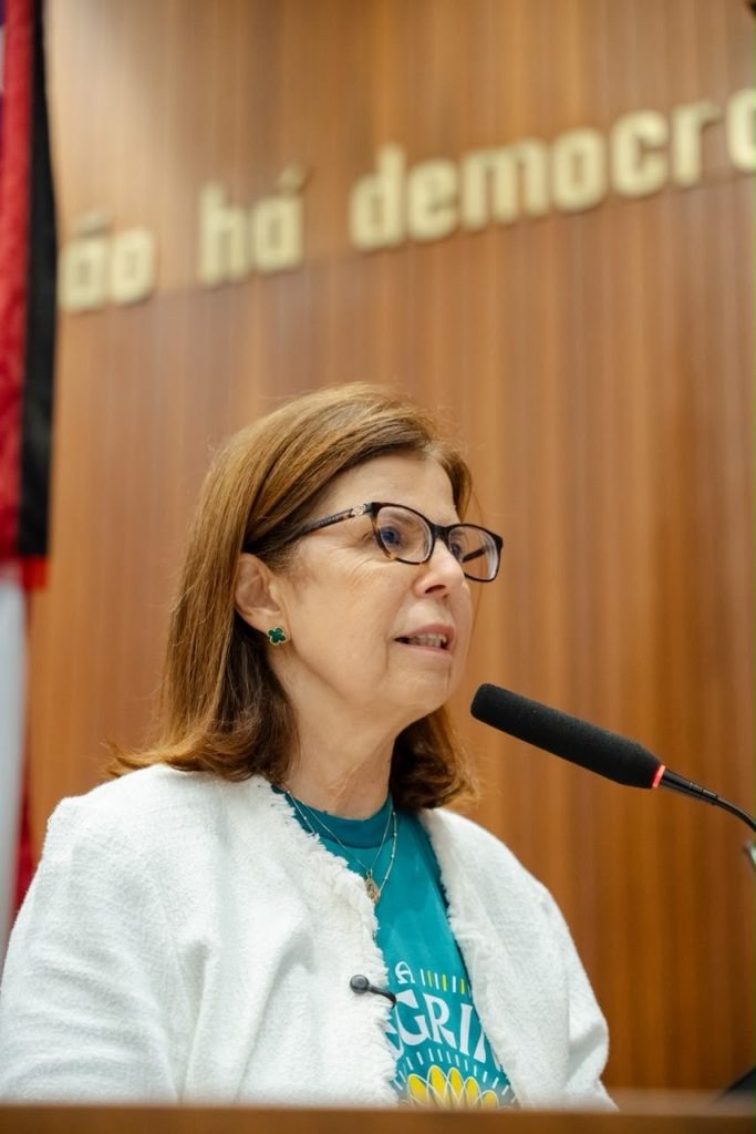 Governo anuncia transporte semiurbano gratuito no Corpus Christi e Helena Duailibe comemora