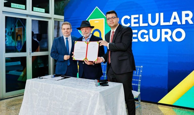 Lula lança plataforma para combater roubo e comércio ilegal de celulares