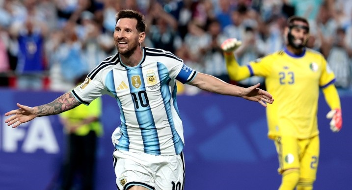 Argentina estreia com vitória e Messi se torna o maior artilheiro das Copas