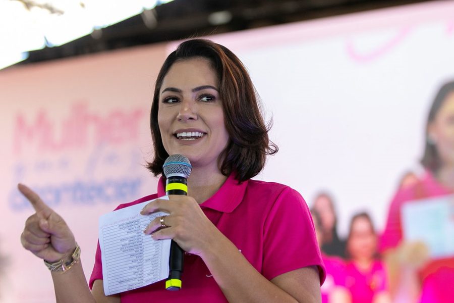 Michelle Bolsonaro reafirma a aliados intenção de disputar a Presidência