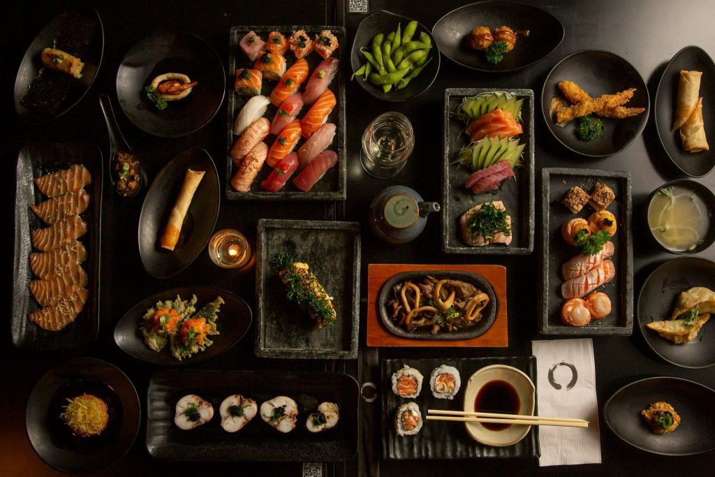 Copa do Mundo: Oguru Sushi Bar cria programação especial para os jogos do Brasil com rodízios e open bar