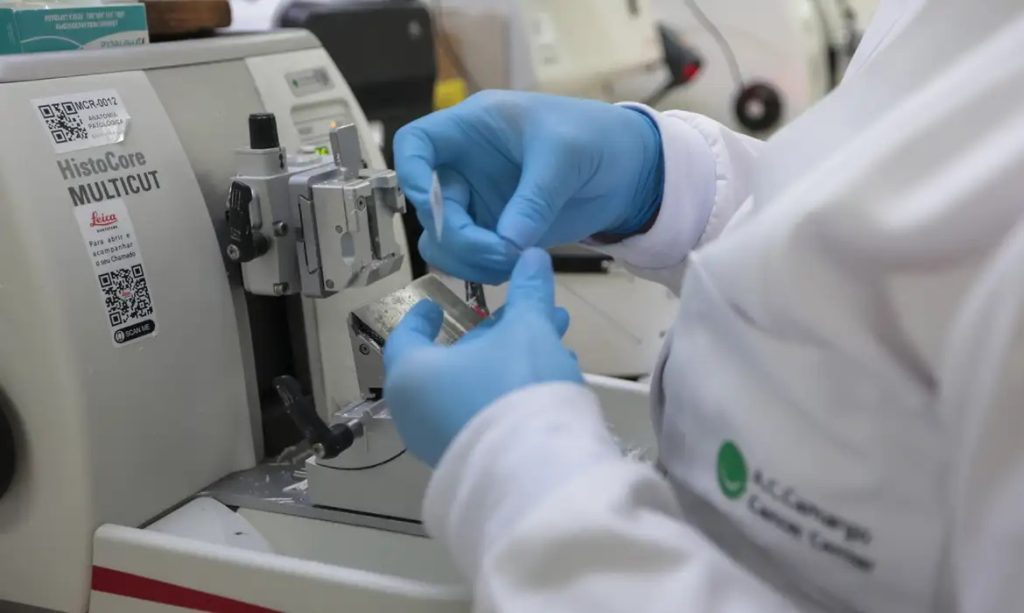 Tratamento para leucemia mieloide é reforçado com nova terapia no SUS