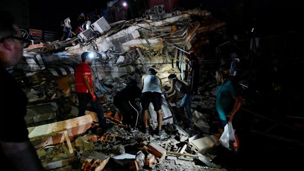 Equipes de resgate de outros países desembarcam na Venezuela após desastre