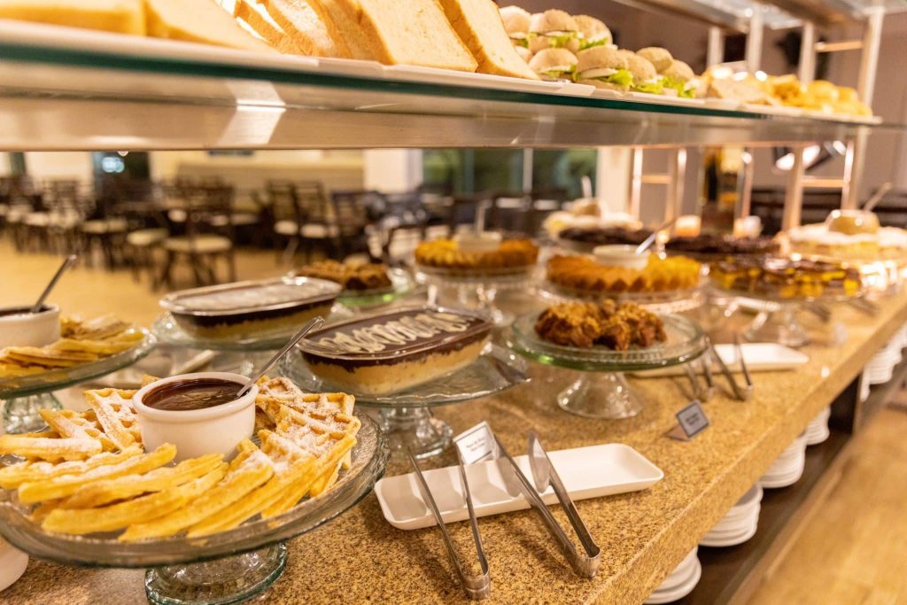 Café da manhã de hotel: entenda os segredos que tornam essa refeição tão especial
