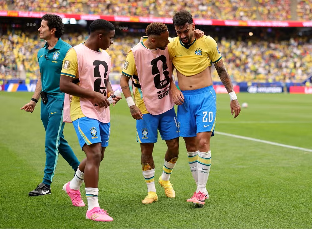 Ancelotti indica ataque com Neymar e Vini Jr. nas oitavas da Copa