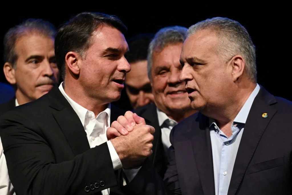 Flávio Bolsonaro vê em Alfredo Gaspar peça-chave para avançar no Nordeste