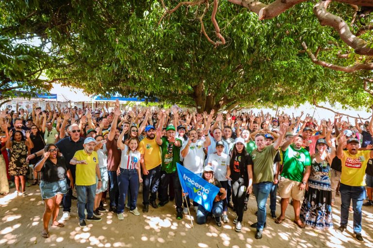 Dudu Diniz participa de adesivaço e reúne uma multidão de lideranças em ato de apoio a Orleans Brandão, Jota Pinto e Iracema Vale