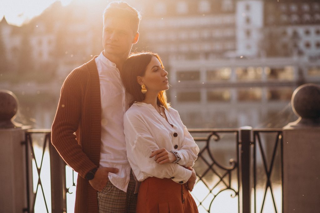 Por que mulheres continuam priorizando homens bem-sucedidos