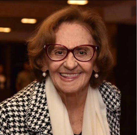 Atriz Laura Cardoso morre aos 98 anos após trajetória histórica na dramaturgia