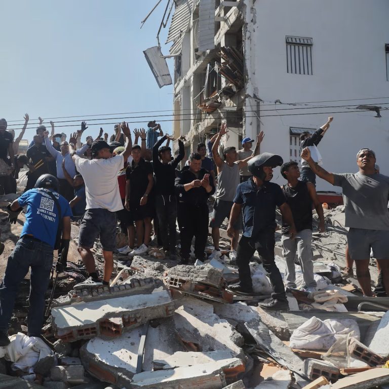 Colômbia registra mais de 100 mortes após forte terremoto