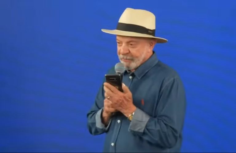 Lula telefona para ministro Flávio Dino durante agenda no Pará