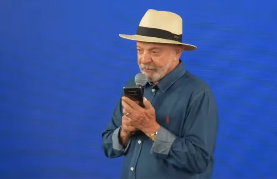 Lula telefona para ministro Flávio Dino durante agenda no Pará