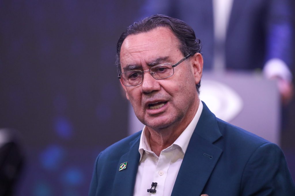 Após ficar em terceiro, Augusto Cury opta pelo “silêncio” no segundo turno