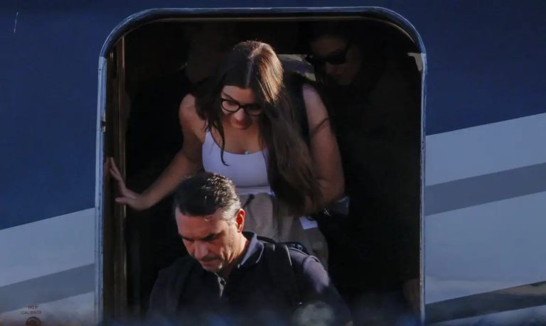 Em carta, Flávio se autoproclama “verdadeiro presidente eleito do Brasil”