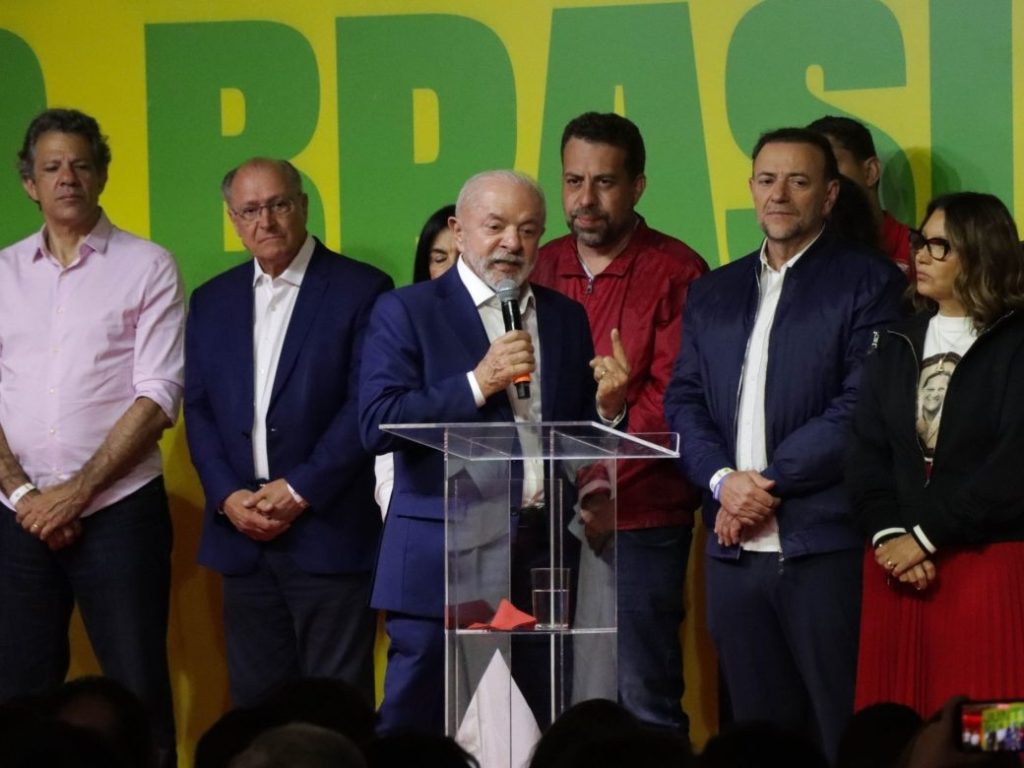 Lula critica relação com STF após 1º turno: “Carreguei nas costas”