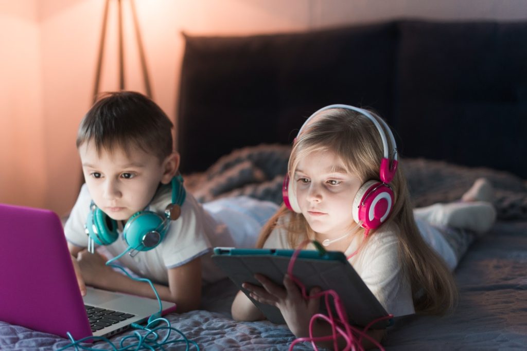 Dia das Crianças: Psicopedagoga alerta para os impactos do excesso de telas na infância