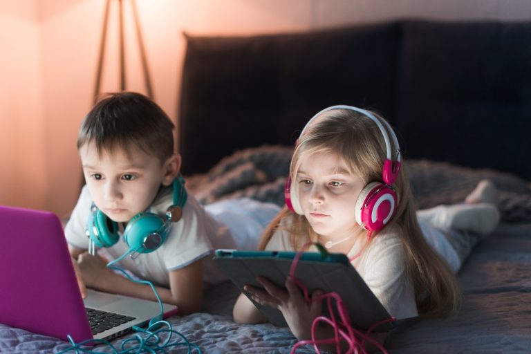 Dia das Crianças: Psicopedagoga alerta para os impactos do excesso de telas na infância