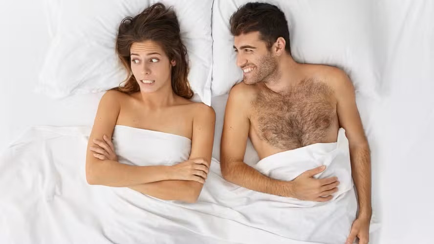 Fingir satisfação sexual para agradar o parceiro pode trazer consequências para o relacionamento