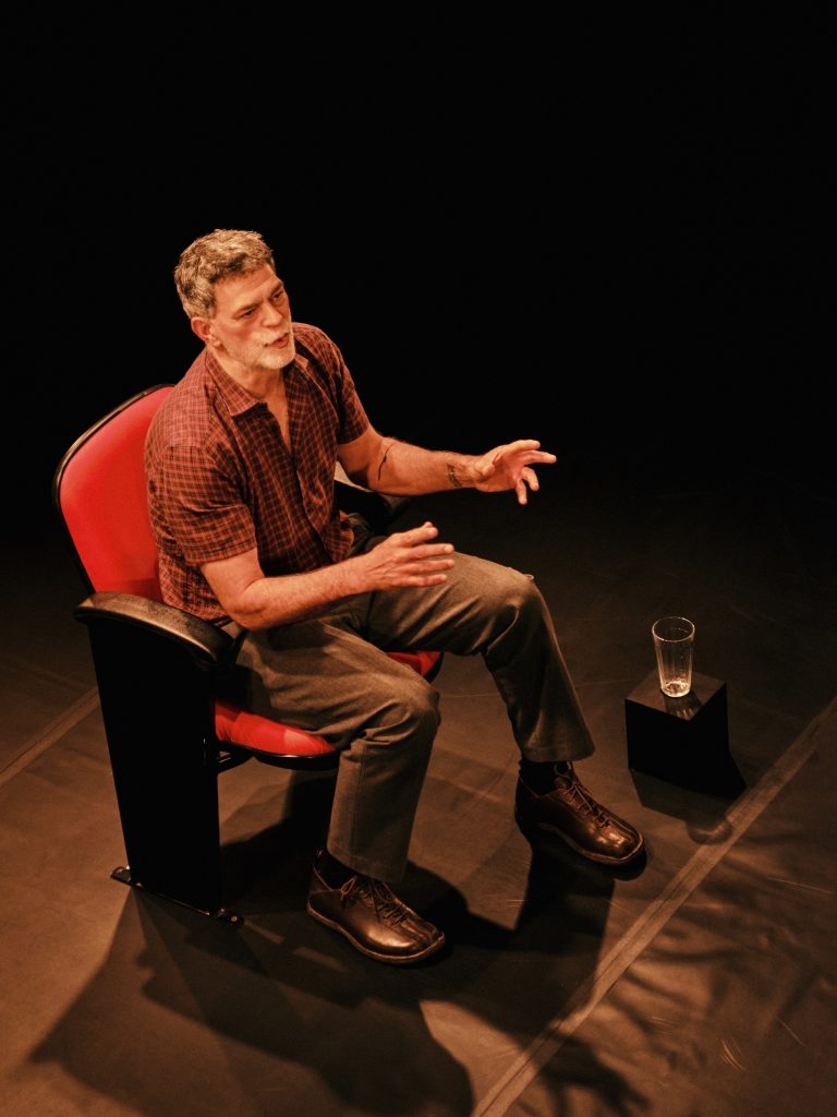 Teatro Sesc celebra aniversário com espetáculo de Eduardo Moscovis no dia 7 de novembro